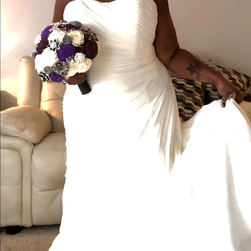 David’s Bridal dress/size 18 - Picture 3 of 8